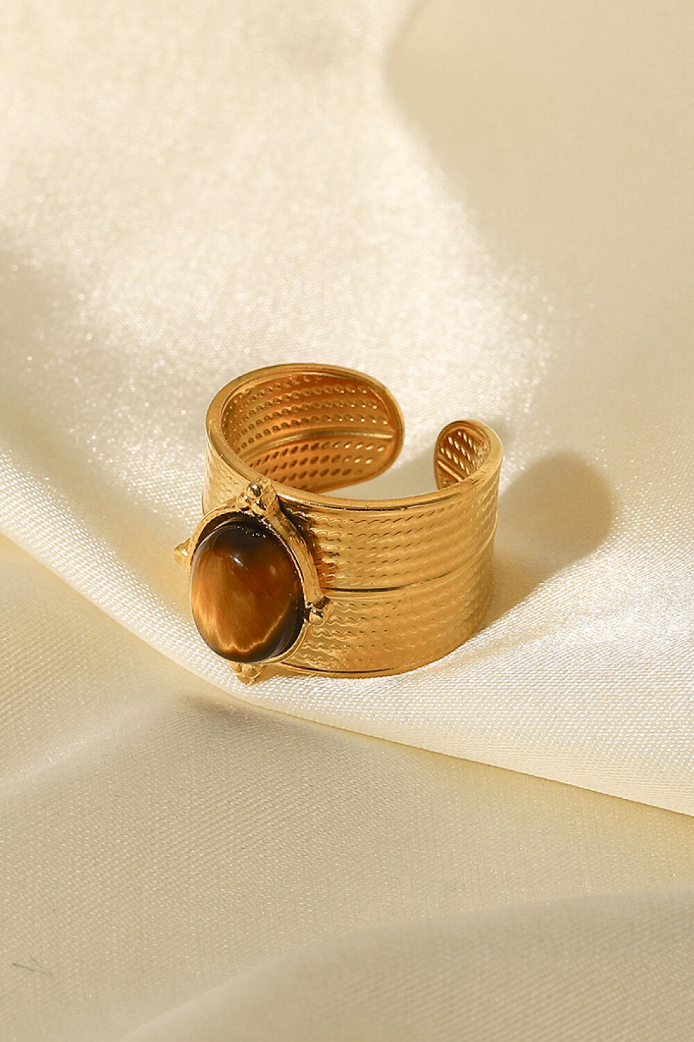18K Gold-Plated Wide Open Ring - close-up gold band detail - Be Juliet